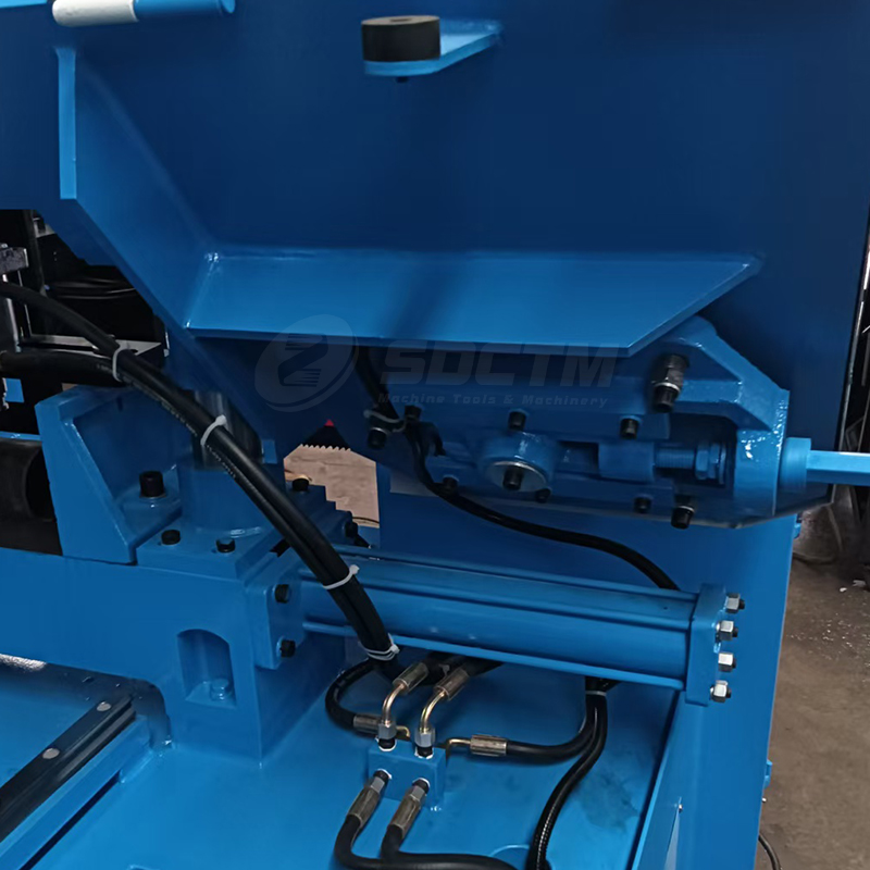 GSK4220 CNC Band Saw Machine Automatic Metal Cutting Saw Machine for Cutting Aluminum and Steel