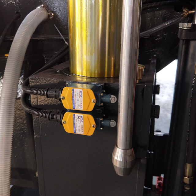 Ordinary sawing machine GB4265 double column band saw machine