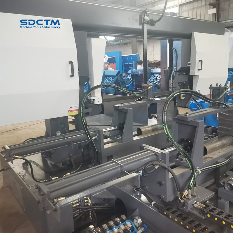 45 ° Angle Fully Automatic Metal Band Saw Machine Used for Sawing Round Steel And Square Steel GSK4260Z