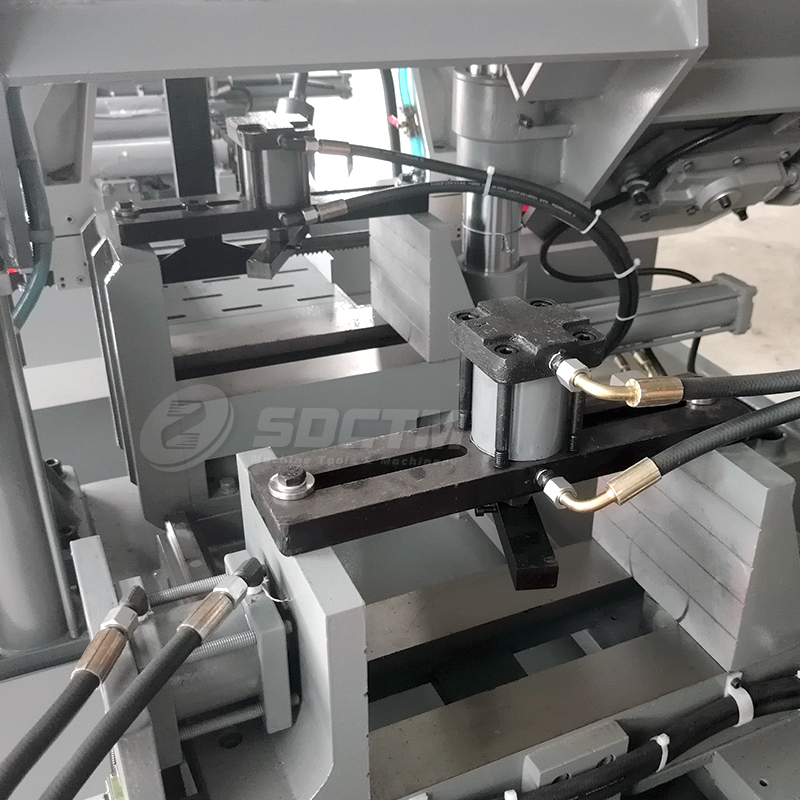 Horizontal Automatic Band Saw Machine GSK4230 CNC Metal Band Saw Cutting Machine