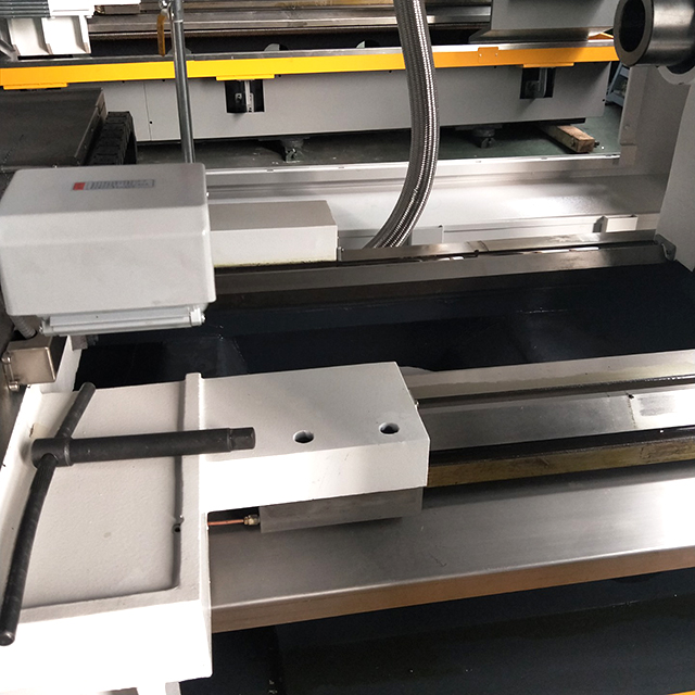 Automatic CK6180 cnc lathe machine with MT6 spindle taper